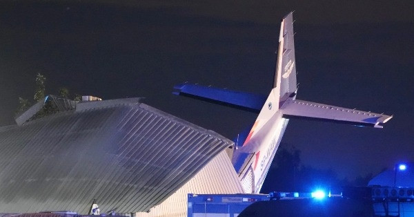 Phi cơ đâm vào nhà chứa máy bay ở Ba Lan, 13 người thương vong
