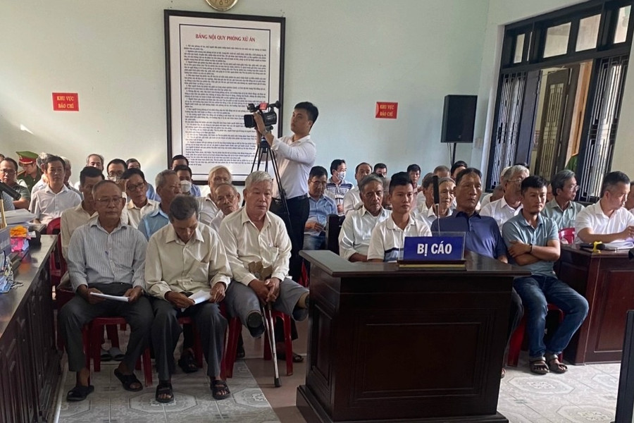 71 bị cáo hầu tòa vì kê khống hơn 1.000 mộ giả ở Huế
