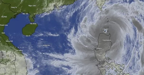 Siêu bão Doksuri áp sát Biển Đông, biển động dữ dội