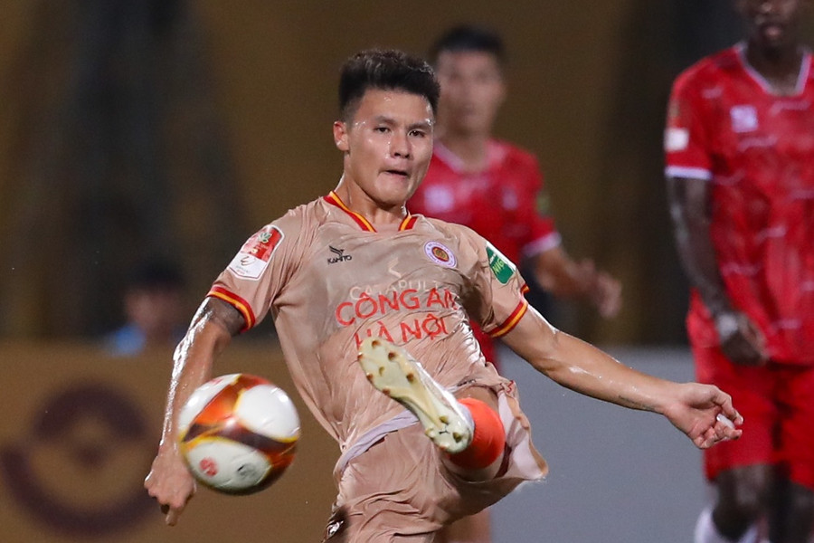 Quang Hải mờ nhạt, CLB Công an Hà Nội mất ngôi đầu bảng V-League