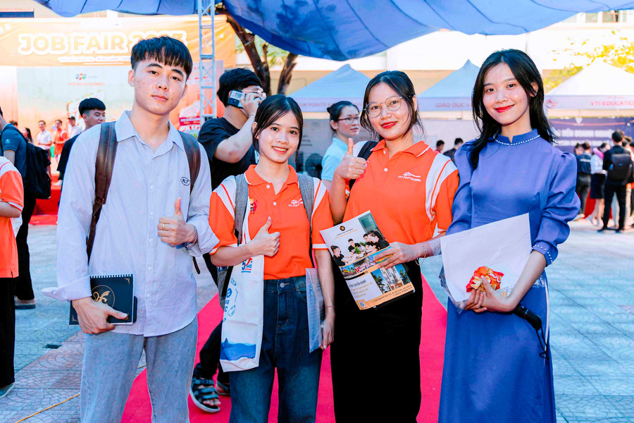 Sinh viên Trường Cao đẳng FPT Polytechnic Đà Nẵng, Tây Nguyên, Cần Thơ tiếp cận với hàng trăm cơ hội việc làm 
