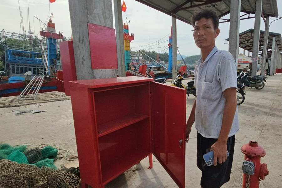 Vụ cháy 5 tàu cá ở Nghệ An: Hộp cứu hỏa rỗng không