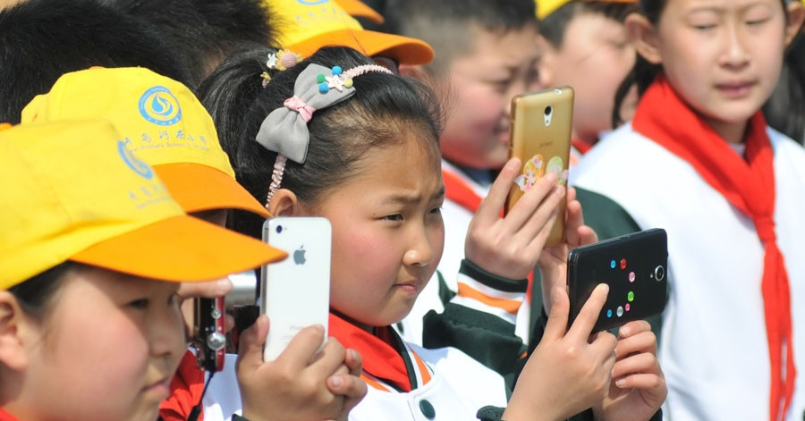 Trung Quốc hạn chế trẻ em dùng điện thoại di động