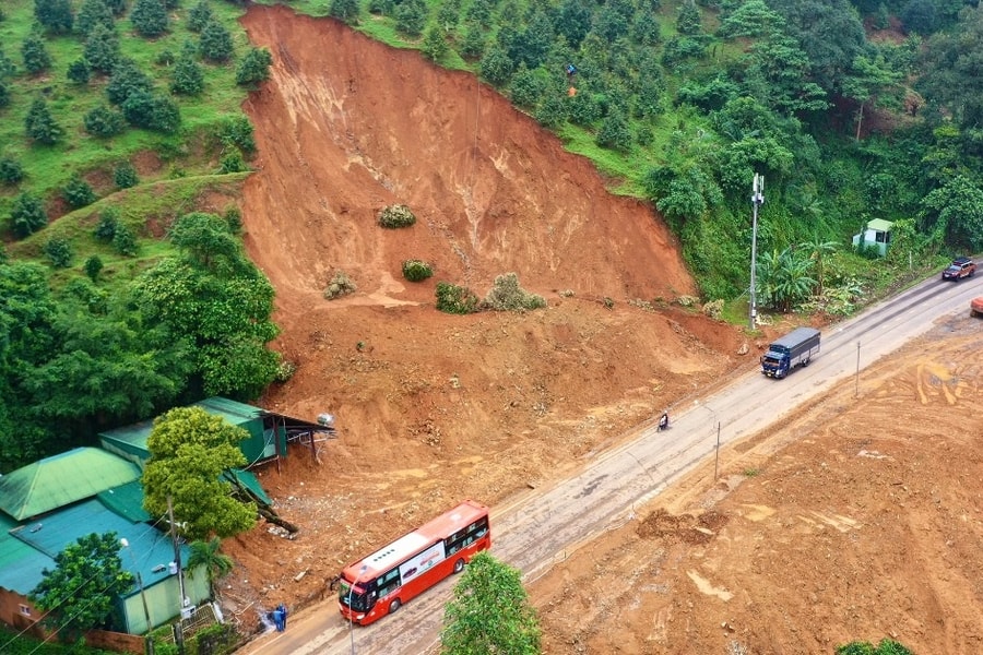 Thứ trưởng Bộ TN&MT: Nguy cơ sạt lở lớn hơn ở những nơi con người tác động