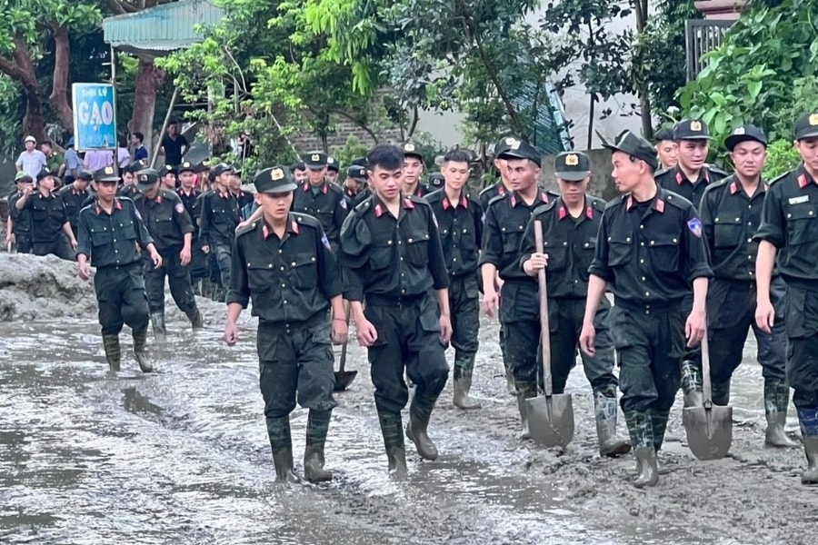 Gần 100 CSCĐ hỗ trợ người dân sau sự cố vỡ bờ đập hồ chứa nước thải