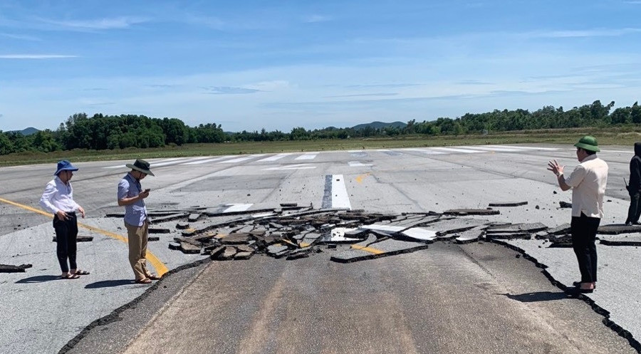 Đường băng sân bay Vinh bị hư hỏng, chưa xác định rõ nguyên nhân