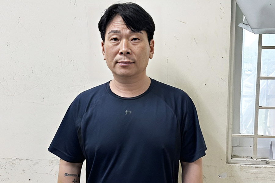 Bắt giữ người đàn ông Hàn Quốc bị truy nã lẩn trốn trong chung cư tại Sài Gòn