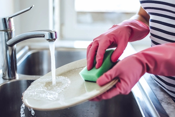 1 hành động nhỏ khi rửa bát có thể khiến vi khuẩn tăng 480.000 lần, nhiều nhà vẫn vô tư làm mà không hề biết