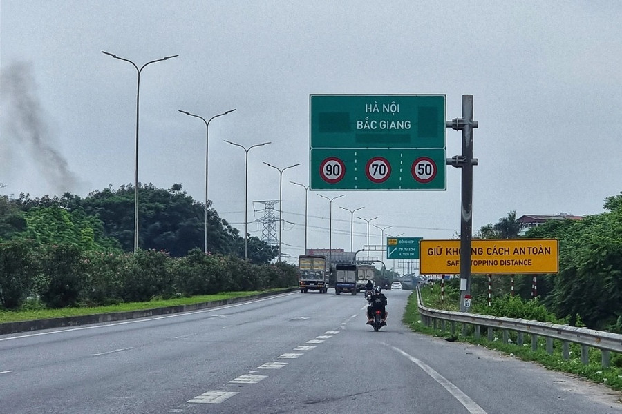 Cử tri Hà Nội kiến nghị hoàn thiện đường gom cao tốc Hà Nội - Bắc Giang