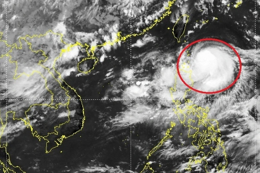 Áp thấp nhiệt đới gần Biển Đông đã mạnh lên thành bão Saola