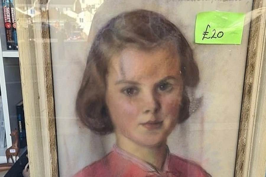 Xôn xao xung quanh bức tranh khắc họa 'bé gái có ánh mắt gây sợ hãi'
