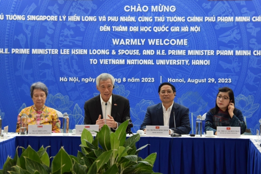 Thủ tướng Phạm Minh Chính và Thủ tướng Lý Hiển Long thăm Đại học Quốc gia Hà Nội