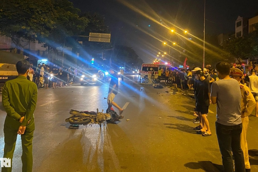 Hà Nội: Tìm nhân chứng 2 vụ tai nạn khiến 5 người thương vong trong đêm