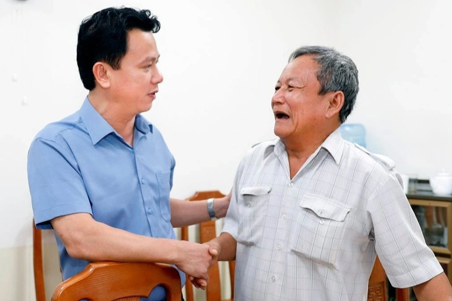 Lần đầu tiếp công dân, Bộ trưởng Đặng Quốc Khánh giải quyết ngay một việc