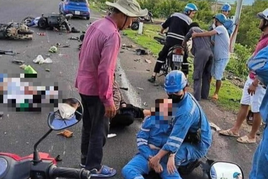 Vụ ô tô 'điên' tông loạt xe máy: Tài xế mới 16 tuổi