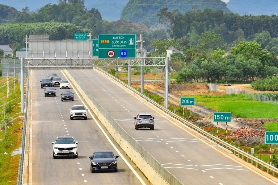 Cao tốc xây xong nhưng xe khách không được đi?