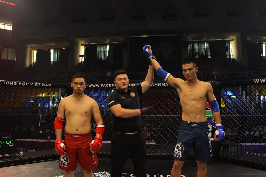 Á quân tán thủ thế giới thắng knock-out nhanh nhất giải MMA Việt Nam