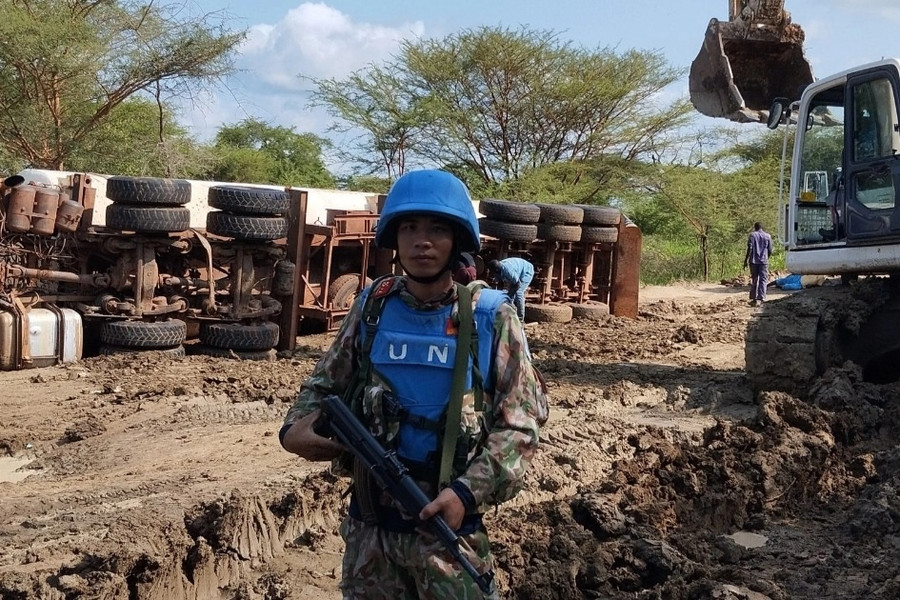 Lính 'mũ nồi xanh' Việt Nam vượt biên giới cứu xe của Liên hợp quốc gặp nạn