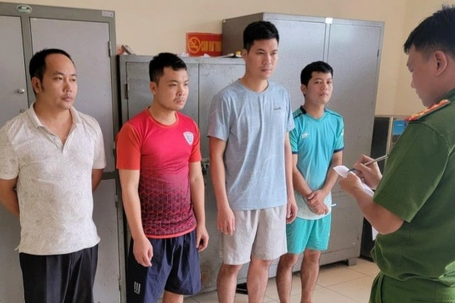 5 nhân viên bốc xếp hành lý ở sân bay Nội Bài phá khóa va ly trộm tài sản