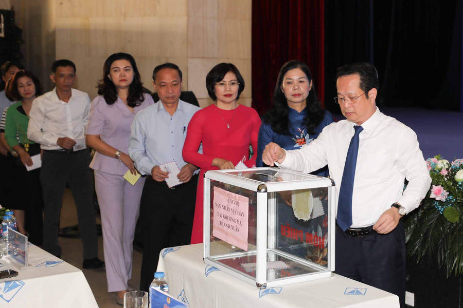Sở GD&ĐT Hà Nội bỏ văn nghệ hội nghị để quyên góp cho nạn nhân vụ cháy Khương Hạ