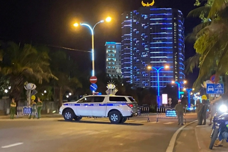 Người lái ô tô đâm thủng cổng UBND tỉnh Khánh Hòa đã tử vong