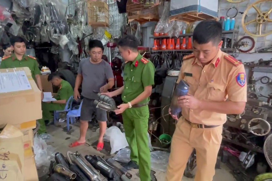 Phát hiện cơ sở độ pô xe mô tô trái phép ở Thừa Thiên - Huế