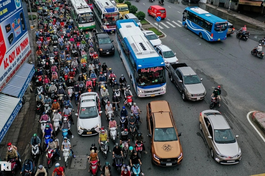 Chính phủ ra chương trình hành động hạn chế xe cá nhân tại đô thị lớn