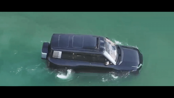 Mẫu SUV trổ tài lướt trên mặt nước như ca nô