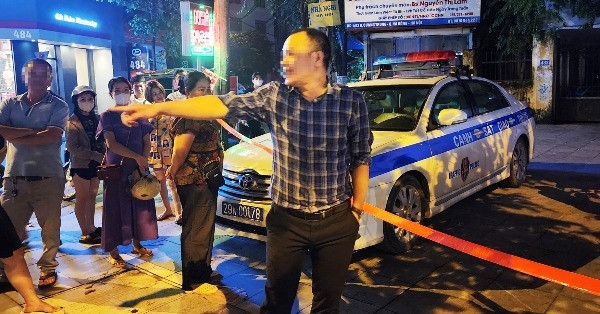 Tài xế ô tô ở Hà Nội chống đối kiểm tra nồng độ cồn, cản trở tạm giữ xe vi phạm
