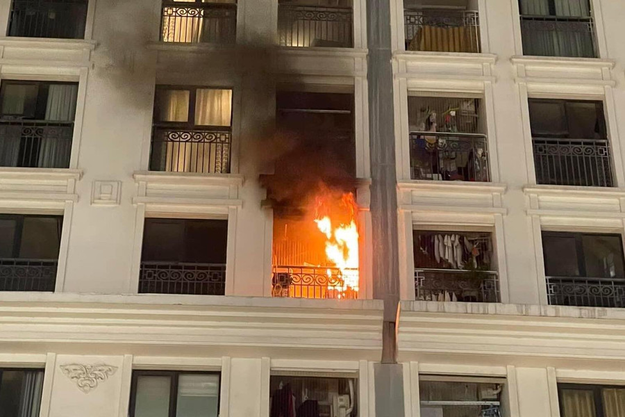 Cháy căn hộ chung cư ở Hà Nội vì chủ nhà nướng cá