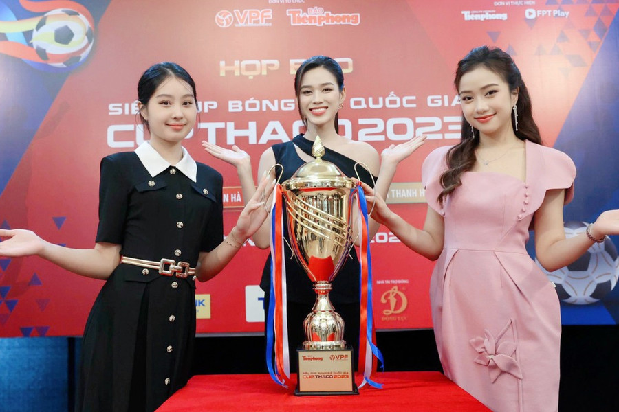 Hoa hậu Đỗ Thị Hà cổ vũ Thanh Hoá chiến thắng trận Siêu cúp Quốc gia 2023