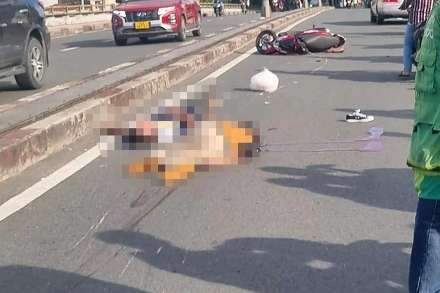 Tai nạn trên cầu trung tâm TPHCM, một người phụ nữ tử vong