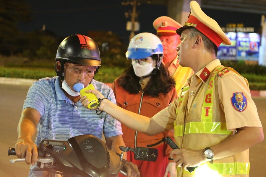 Một đêm CSGT Đồng Nai phạt 40 trường hợp vi phạm nồng độ cồn ở TP Biên Hòa