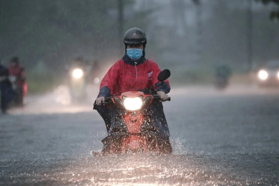 Nâng cấp độ cảnh báo rủi ro thiên tai do mưa lớn ở miền Trung