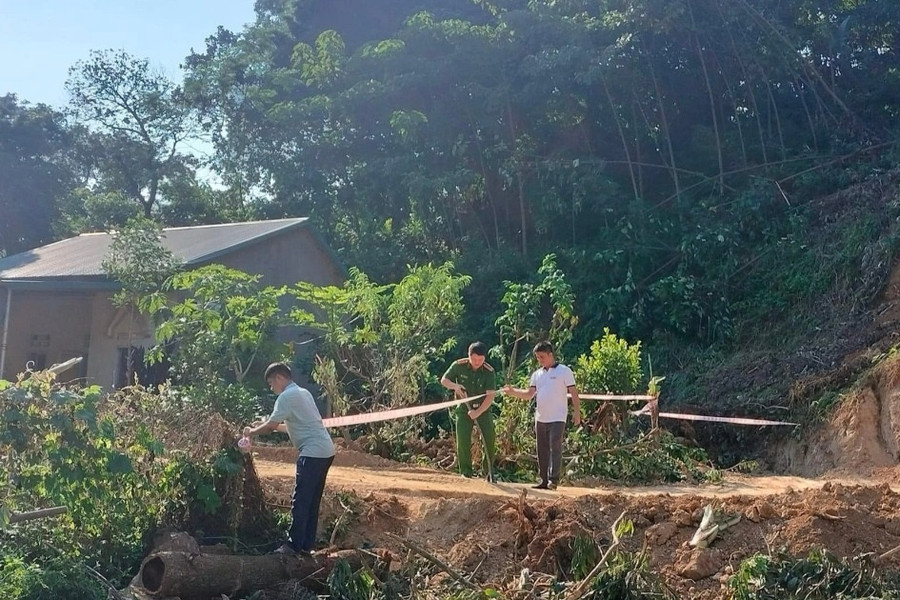 Phát hiện bom khi san mặt bằng mở rộng trường học ở Lào Cai