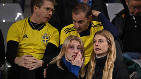 Trận Bỉ vs Thụy Điển phải tạm ngưng vì nổ súng