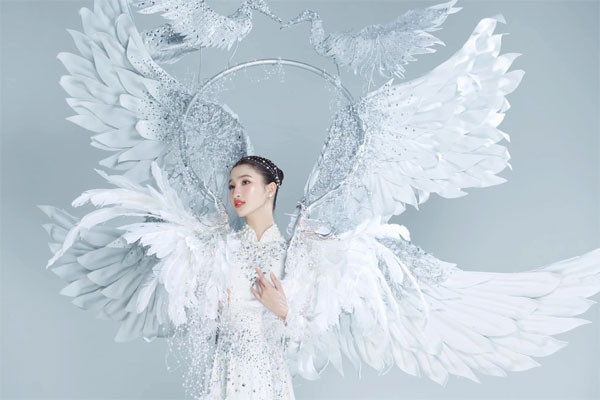 Chính thức hé lộ trang phục dân tộc nặng 10kg của Á hậu Phương Nhi ở Miss International