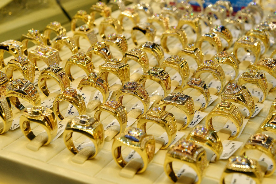 Điểm tin kinh doanh 19/11: Vàng SJC tiến sát mốc kỷ lục 71 triệu đồng, vàng nhẫn tăng vọt