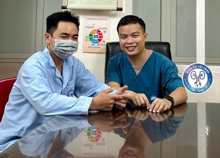 Bác sĩ Nguyễn Thanh Tùng chia sẻ cách phòng ngừa bệnh sỏi thận ở nam giới đơn giản, hiệu quả