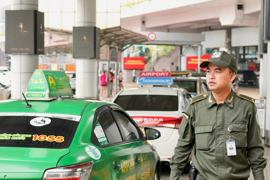 'Soi' camera tìm hành khách cầm thừa 34 triệu tại sân bay Nội Bài