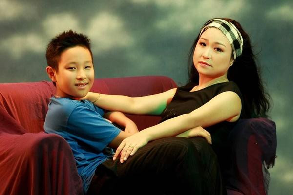 Video Quán quân Vietnam Idol nhảy 'Gangnam Style' điêu luyện lúc nhỏ, bị mẹ than 'béo' phải giảm cân
