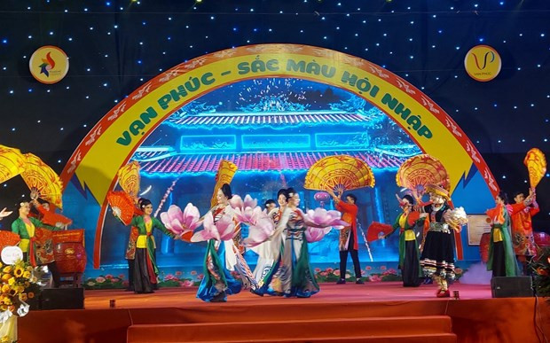 Hà Nội: Lụa Vạn Phúc khoe sắc tại lễ hội văn hóa, du lịch làng nghề