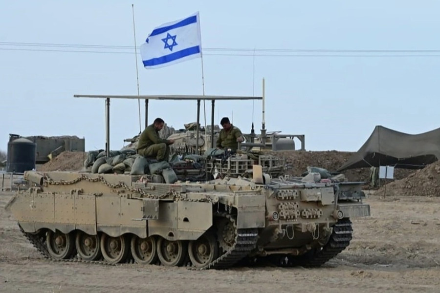Israel tấn công Gaza từ 5 hướng, điều tàu tên lửa tới Biển Đỏ