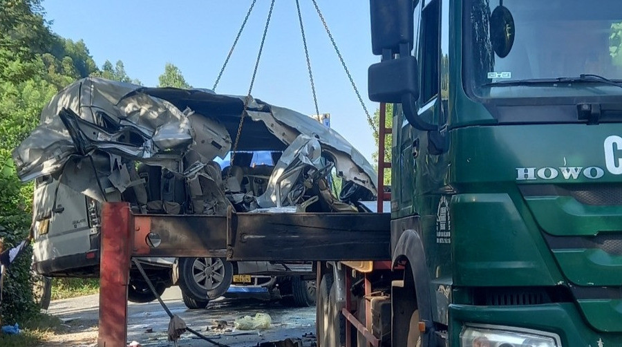 Kiểm tra việc không truyền dữ liệu của xe 16 chỗ gây tai nạn ở Lạng Sơn