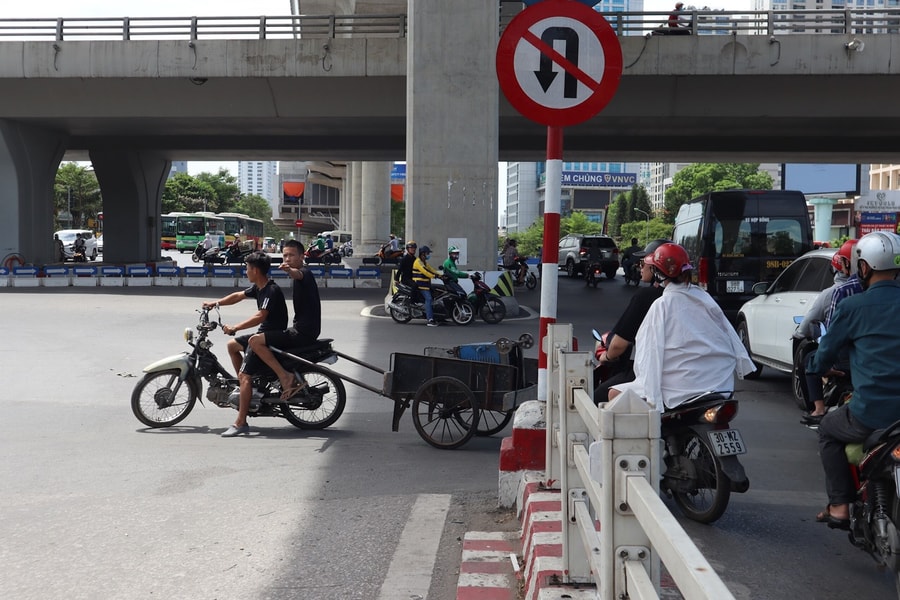 Quay đầu xe tại nơi có biển cấm phạt bao nhiêu tiền?