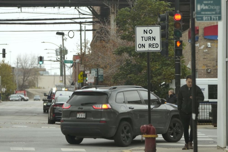 Tai nạn quá nhiều, các thành phố Mỹ xem xét cấm rẽ phải khi gặp đèn đỏ