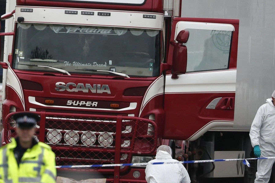 Tòa Pháp tuyên án 18 nghi phạm vụ 39 người Việt chết trên xe tải ở Anh