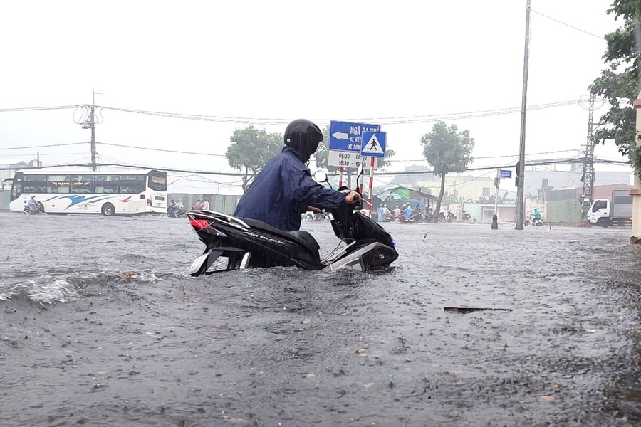 Dự báo mưa lớn gây ngập lụt, Đà Nẵng cho học sinh nghỉ học ngày 13/11