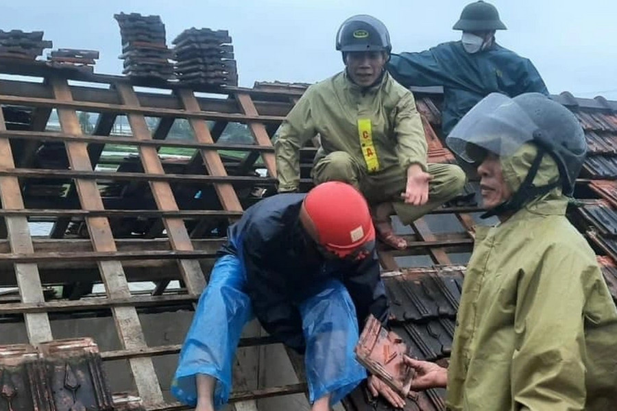Lốc xoáy làm hư hỏng 17 căn nhà ở Hà Tĩnh