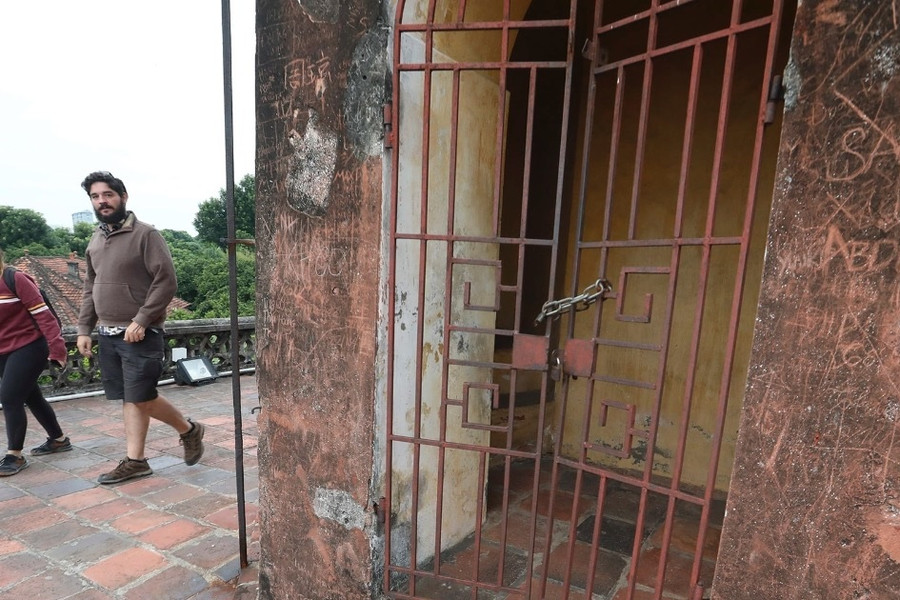 Nhiều công trình cổ trăm tuổi ở Hà Nội chờ ngày được "giải mật"